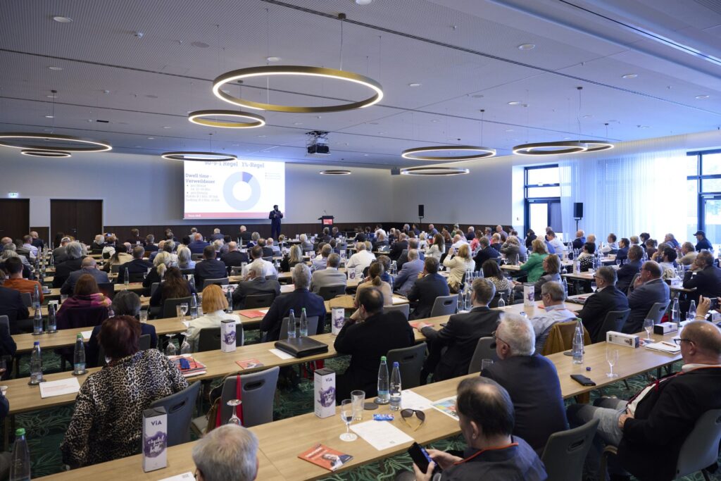 Voller Saal bei einer Veranstaltung des Innovation Club DACH